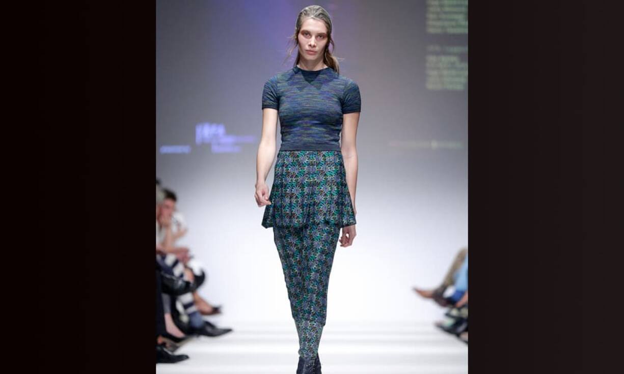 Ein Model präsentiert eine Kreation der Preisträgerin Rani Bageria (Modepreis der Stadt Wien)