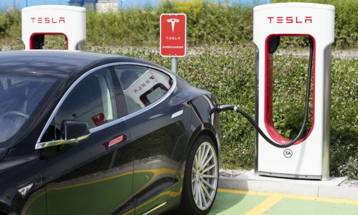 Eine volle Aufladung des Model X kostet gerade einmal umgerechnet 13.50 Franken. Keystone