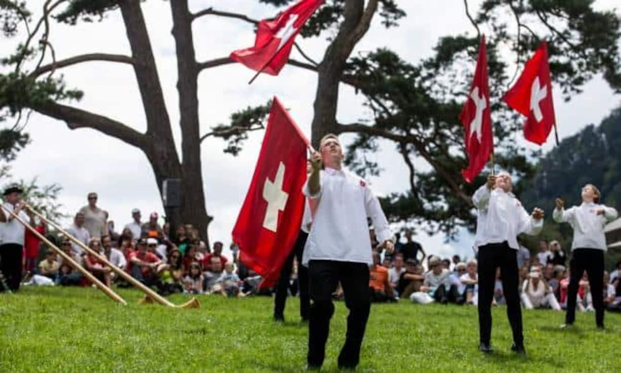 Verglichen mit den zehn Hochsteuerländern ist die Schweiz ein Steuerparadies: Das WEF bezffiert die totale Steuerbelastung auf 28,8 Prozent. 
Bilder: Keystone