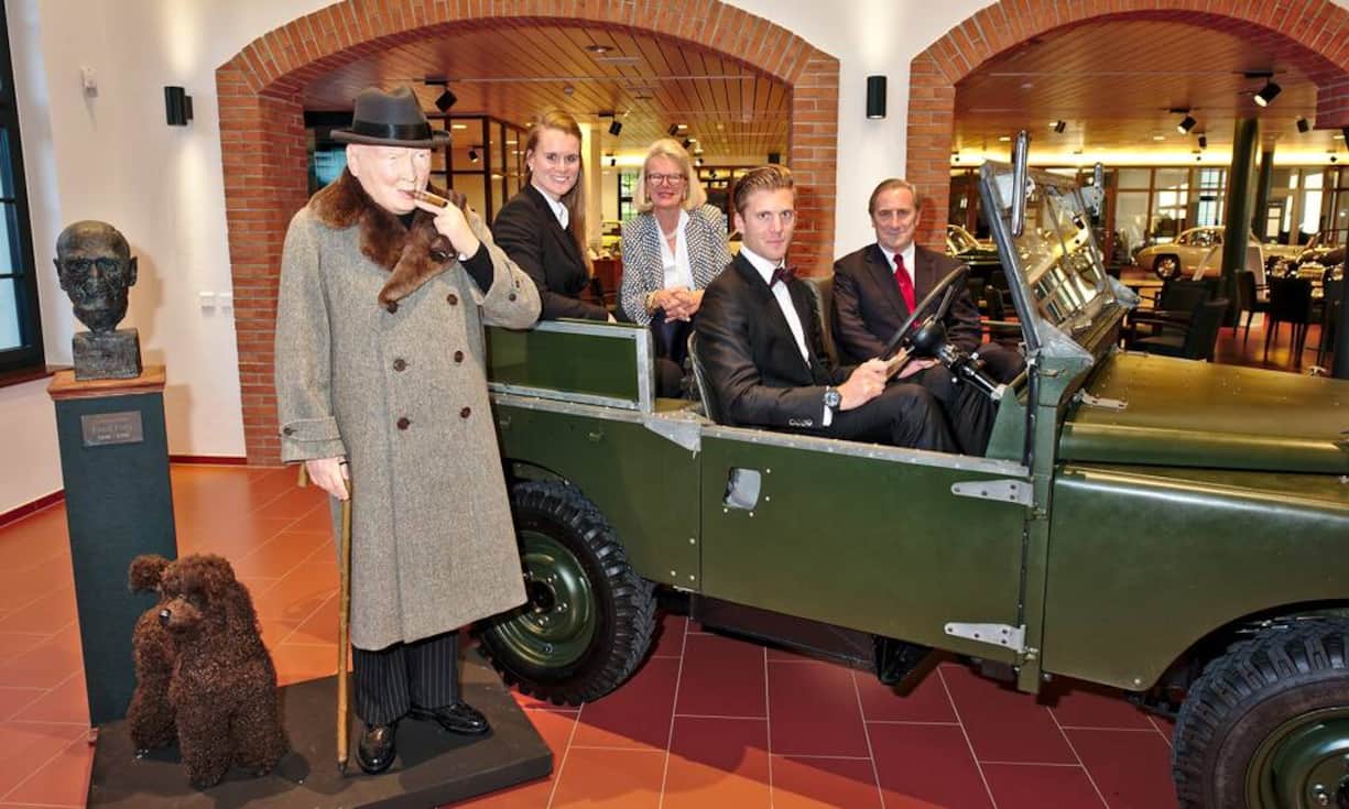 Familienausfahrt im Landrover von Sir Winston Churchill:
Kathrin Frey;
Barbara Frey;
Lorenz Frey;
Walter Frey