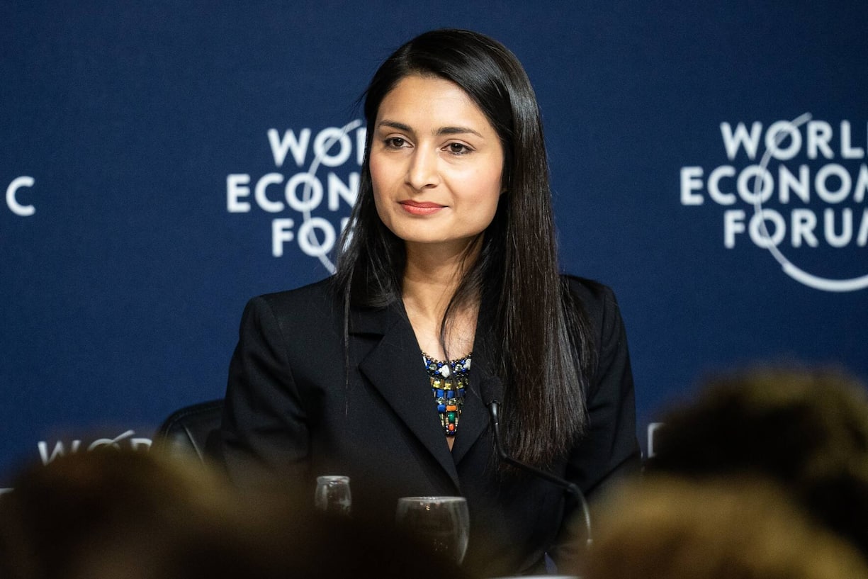 ... Saadia Zahidi wurden nach der ersten Untersuchung ihrer Funktionen enthoben. Schwab protestierte. Es kam zum Bruch mit Brabeck.