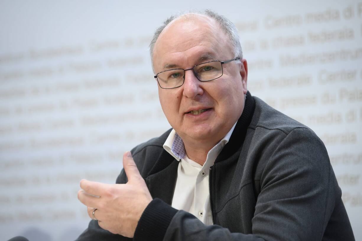 Pierre-Yves Maillard, Nationalrat SP (VD), Praesident SGB spricht während einer Medienkonferenz der überparteilichen Allianz für ein Nein zum Stempelsteuer-Bschiss.