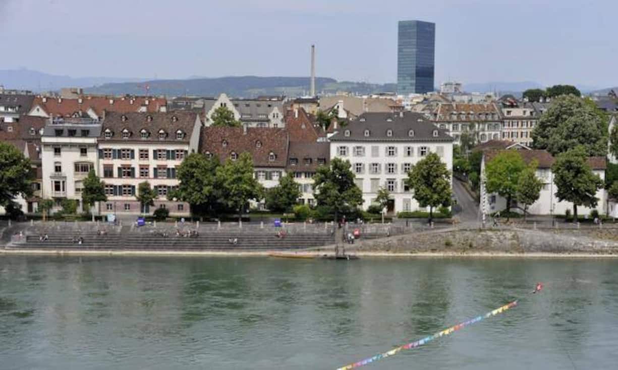 Rang 3: Basler Messeturm in Basel, 105 Meter, 2003