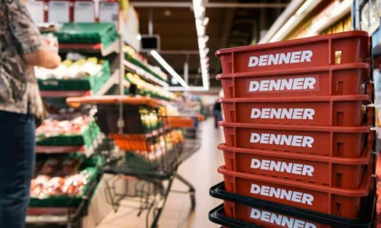 Anders als in den Filialen der Migros gibt es bei Denner sogar Alkohol zu kaufen.