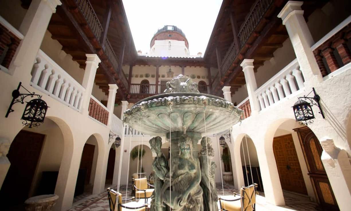 Auch der Innenhof erinnert an den imposanten Lebensstil von Gianni Versace. Heute ist die Villa ein Luxus-Hotel.