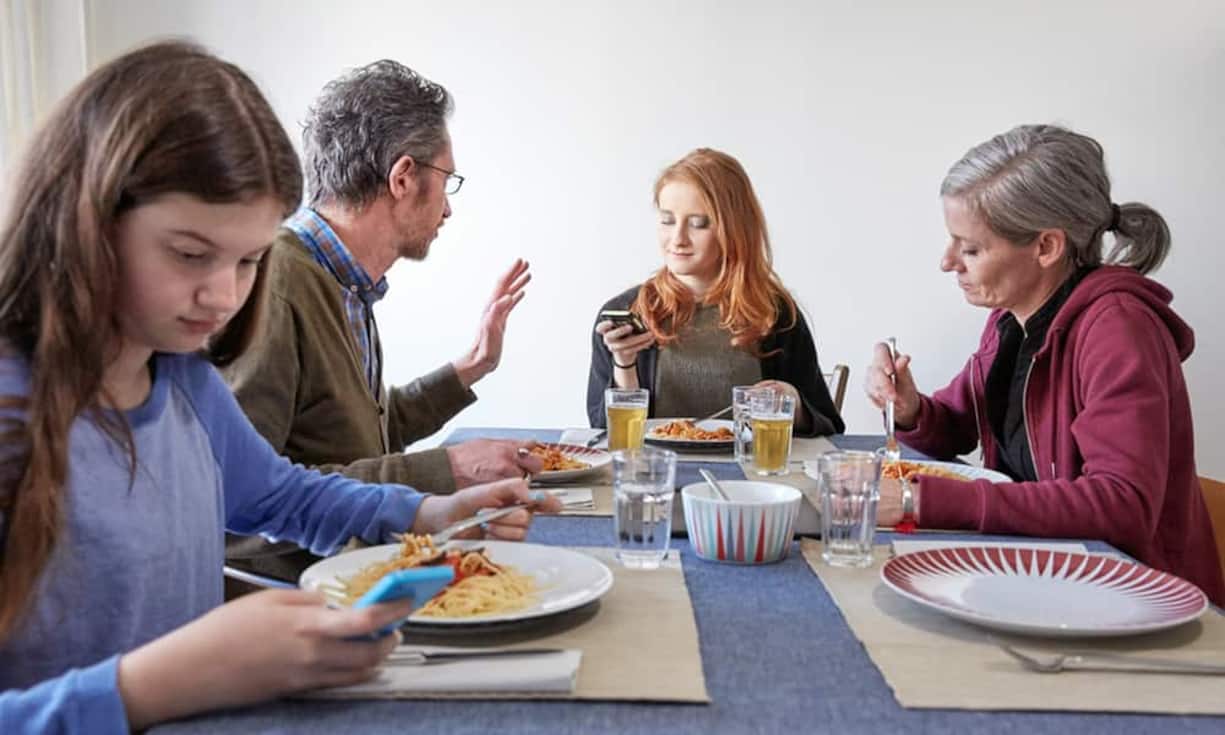 Der 50-Jährige: PK-Lücke schliessen, neues 3a-KontoLebensphase: Niederlassungsleiter bei einem mittelständischen Unternehmen. Kinder mittlerweile 15 und 17 Jahre, sie wollen beide studieren. Jährliches Einkommen 150'000 Franken. Die Partnerin arbeitet wieder zu 100 Prozent und verdient jährlich 100'000 Franken.