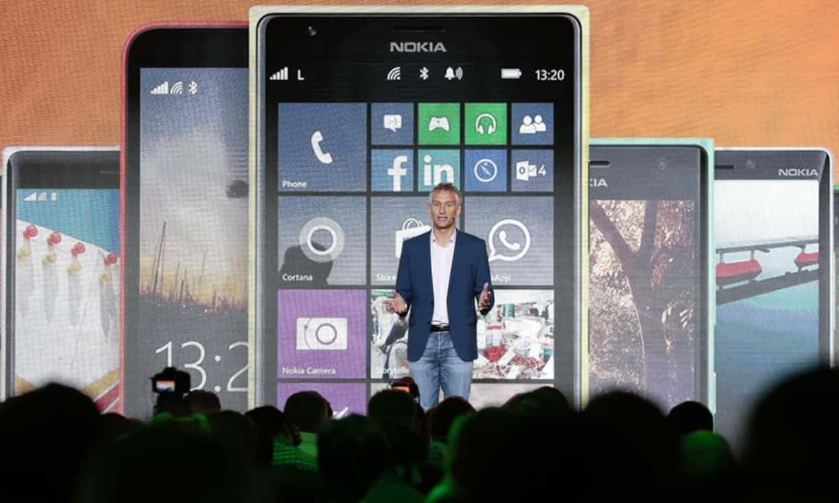 Chris Weber, der Unternehmens Vizepräsident von Mobilsparte bei Microsoft, stellt die neuen Nokia Lumia 730, 735 und 830. Das Lumia 830 ist ein Kamera-Smartphone mit 10-Megapixelkamera und Bildstabilisator.