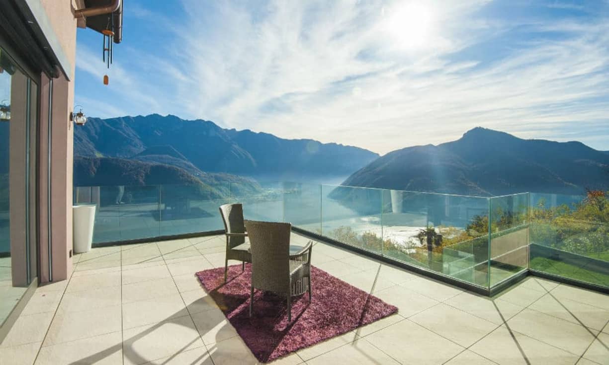 Tessiner Luft kann man auf der 200 m2 grossen Terrasse schnappen.