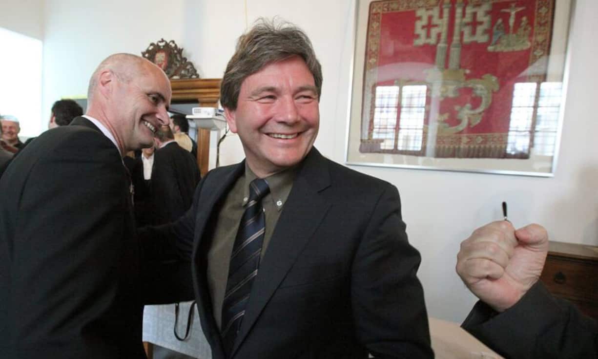 Die Nidwaldner SVP kann weiter auf einen Bundesrat aus ihren Reihen hoffen. Bildungsdirektor Res Schmid (NW) wäre der erste Bundesrat seines Kantons. Der 57-jährige ehemalige Jet-Pilot gehört zur Nidwaldner SVP der ersten Stunde. Er sieht sich selber nicht als Hardliner, sondern als Brückenbauer. Bei der Umsetzung der Masseneinwanderungsinitiative möchte Schmid die bilateralen Verträge so weit wie möglich verteidigen. Noch wichtiger ist für ihn aber die Umsetzung des Volkswillens.