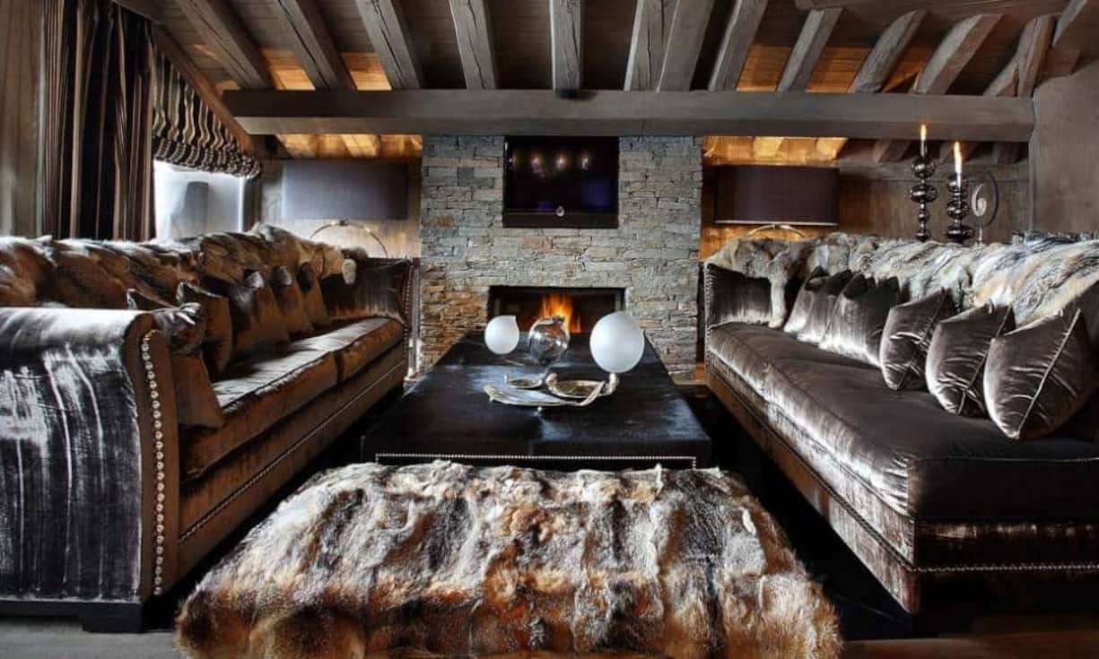 Chalet Atlantique in Courchevel, Frankreich - 317'000 Franken pro Woche:Eine gute Mischung aus typisch alpinem Stil mit echtem Luxus. Einfacher gelangt man nicht auf die Piste: Das Atlantique ist quasi fünf Minuten vom Courchevel Skiresort aus dem Jahre 1850 entfernt, wo Bars und Restaurants locken. Fünf Zimmer bieten den perfekten Blick auf die Alpen.