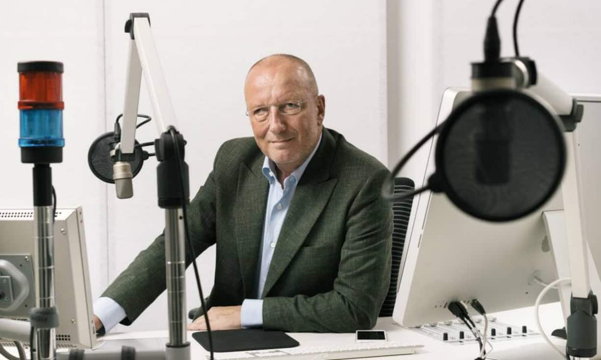 Roger de WeckGeneraldirektor SRGIm Herbst 2017 ist es so weit: Roger de Weck tritt nach sieben Jahren von seinem Amt zurück. Ein bevorstehender Wechsel an der SGR-Spitze schien erst unwahrscheinlich: Nachdem de Weck das Pensionsalter für das Kader der SRG 2014 von 62 auf 65 Jahre angehoben hatte – mit Option bis 70 –, munkelte man, der heute 63-Jährige wolle seine Amtszeit verlängern.Bilder: Keystone