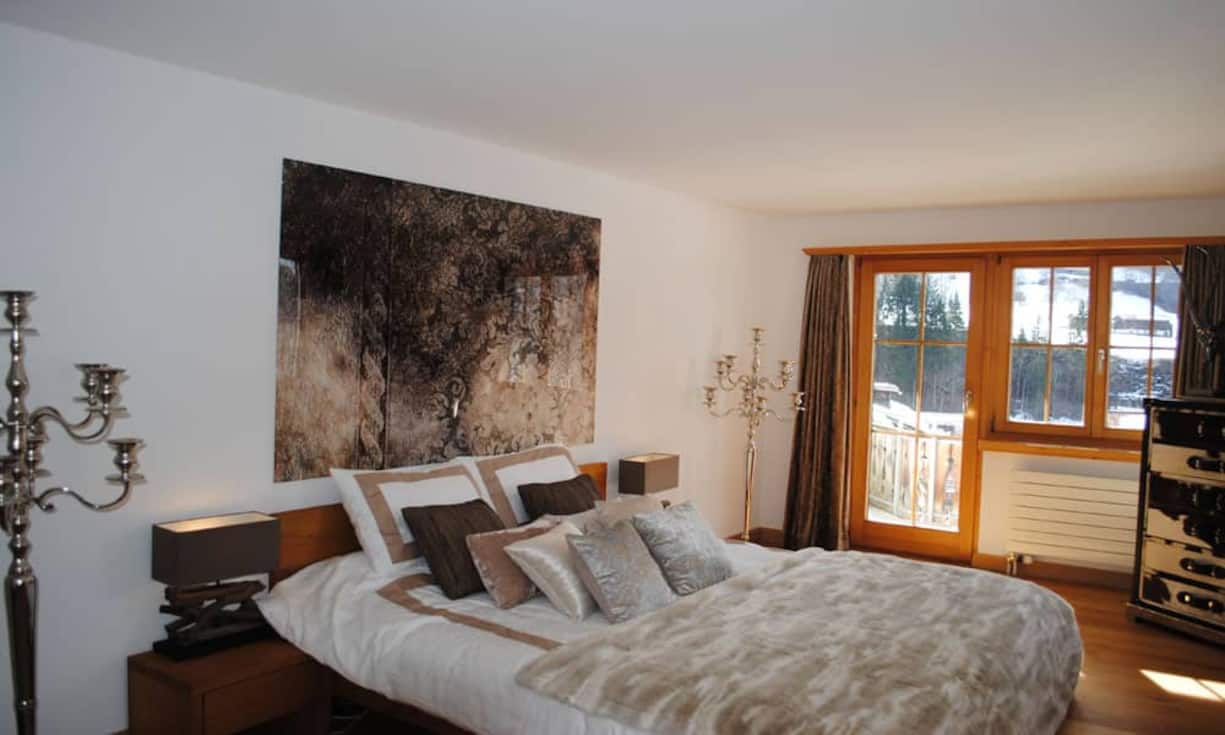 ...ein Masterbedroom im Obergeschoss bieten viel Platz für Familie und Gäste.