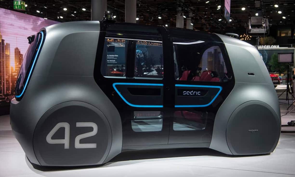 Volkswagen: Der Wolfsburger Mutterkonzern hat die Studie eines selbstfahrenden Wagens bereits im Frühjahr auf der Genfer Automesse gezeigt. Der an einen futuristischen Minibus erinnernde «Sedric» soll auf Knopfdruck heranrollen und seine Passagiere automatisch ans Ziel bringen.