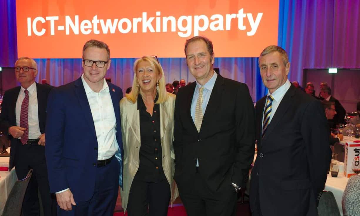 Andreas Meyer, CEO, SBB;
Vania Kohli, Gastgeberin;
Lutz Jäncke, Professor für Neuropsychologie, Uni Zürich;
Peter Marthaler, Unternehmenspublizist, Die Mobiliar