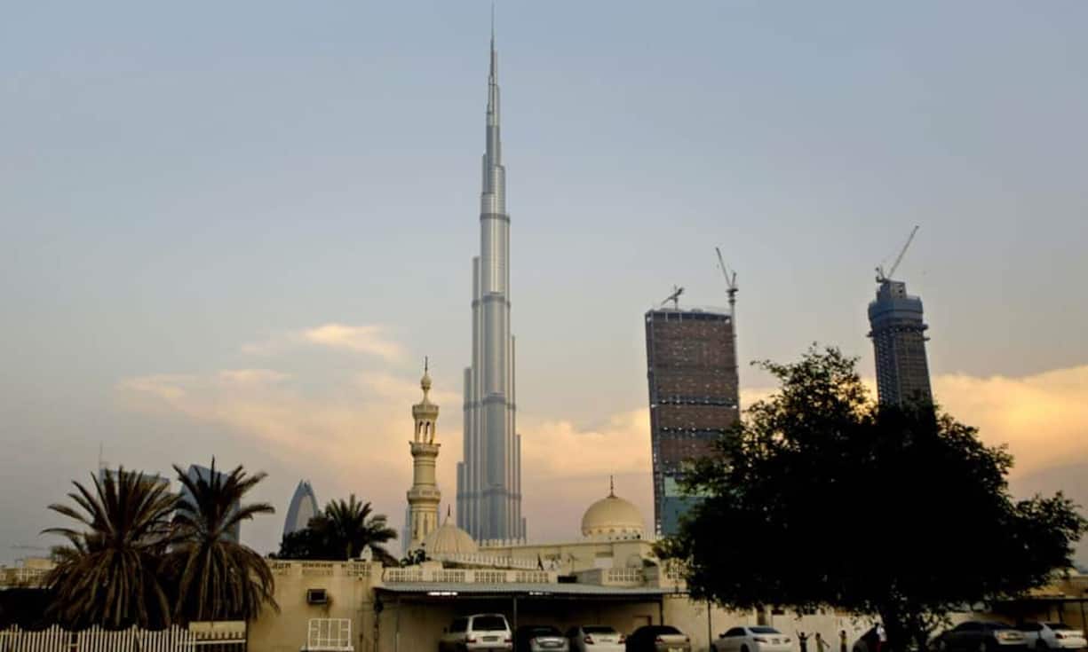 Rang 1: 

Obwohl das «Burj Khalifa» in Dubai weltweit am meisten Stockwerke ausfweist und auch über das höchstgelegene nutzbare Stockwerk verfügt, vergeudet es am meisten Platz: Von den total 828 Metern werden 244 nicht in Anspruch genommen. (Bild: Keystone)