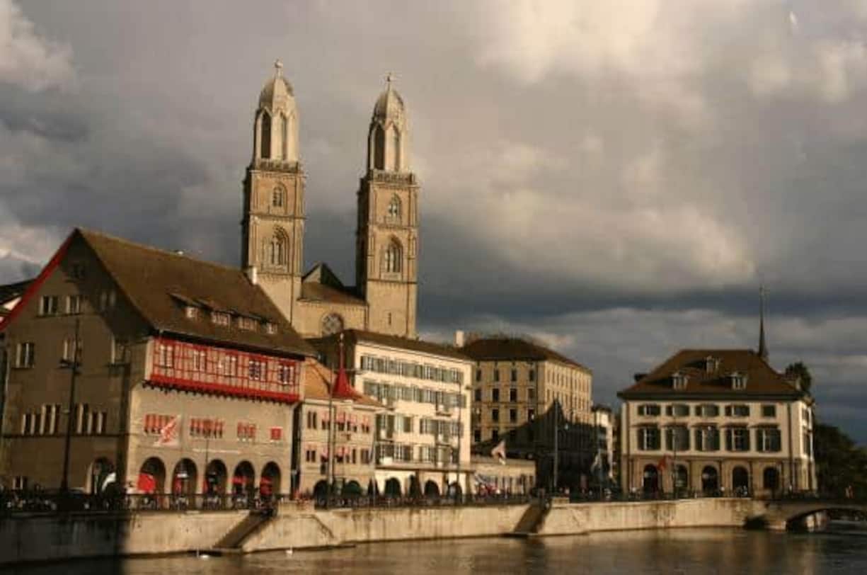 Zürich erreicht einen Indexstand von 1,03 – somit sind Wohnungen in der Limmatstadt mittlerweile teurer als in Genf. Im Vorjahr war das Preisniveau in Genf noch höher gewesen.Flickr/CC/Martin Kirchgessner
