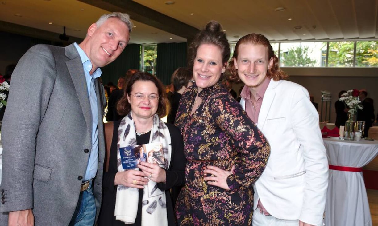 Uwe Splittdorf, Bodybalance Splittdorf;
Britta Classen, Deloitte AG;
Dustey & Mikey, the Art of Dust of Soul