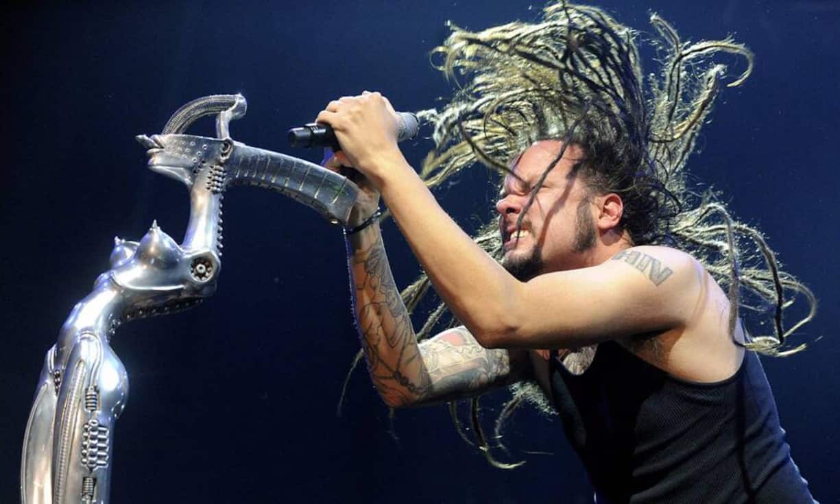 Auch die Metal-Band Korn mit Sänger Jonathan Davis setzt 2010 auf die Werke von Giger. Keystone
