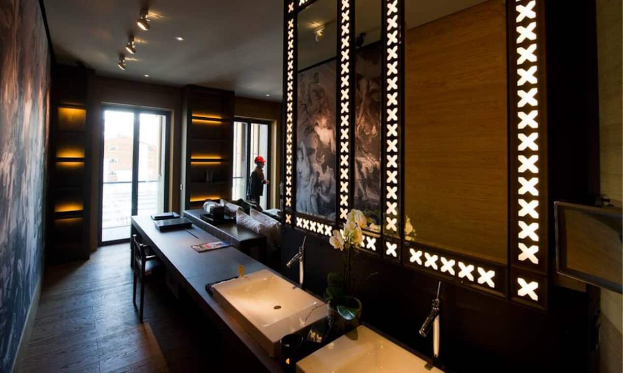 Eingerichtet ist das The Chedi traditionell, mit modernem Touch (hier eines der 50 Hotelzimmer). Daneben befinden sich im Gebäude...