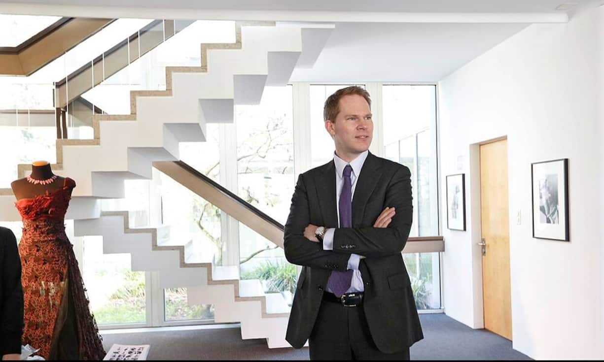 Emanuel ForsterCo-CEO Forster RohnerDieses Jahr wird als ein besonderes in die Firmenchronik der Forster-Rohner-Gruppe eingehen: Emanuel Forster, der das Unternehmen zusammen mit seiner Schwester Caroline in vierter Generation führt, hat den Familienbetrieb um eine grosse Marke erweitert. Seit Januar firmiert Jakob Schlaepfer unter seinem Dach.Frank Schwarzbach