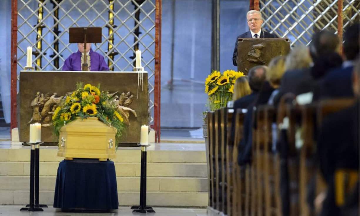 ... Hans-Ueli Loosli wßrdigt Schloter als Visionär mit grossem Herzen und beeindruckender Energie. Neben ...