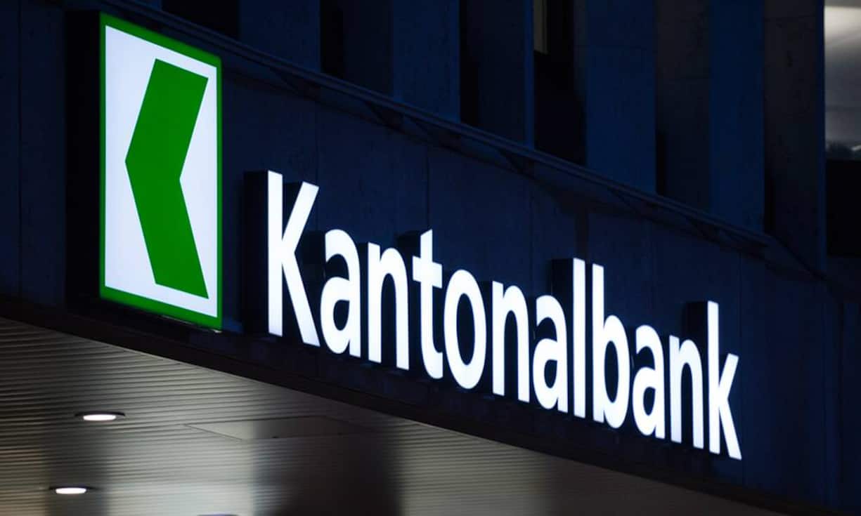 Mit 24'400 Schliessfächern in 38 von 40 Geschäftstellen ist die St. Galler KB gross im Geschäft. Für ein 6 x 30 x 50 Zentimeter grosses Fach zahlen Kunden 70 Franken im Jahr. Je Liter zahlt man 7.10 Franken. Allerdings gibt es keinen 24-Stunden-Zugang und auch kein Schlüsseldepot.