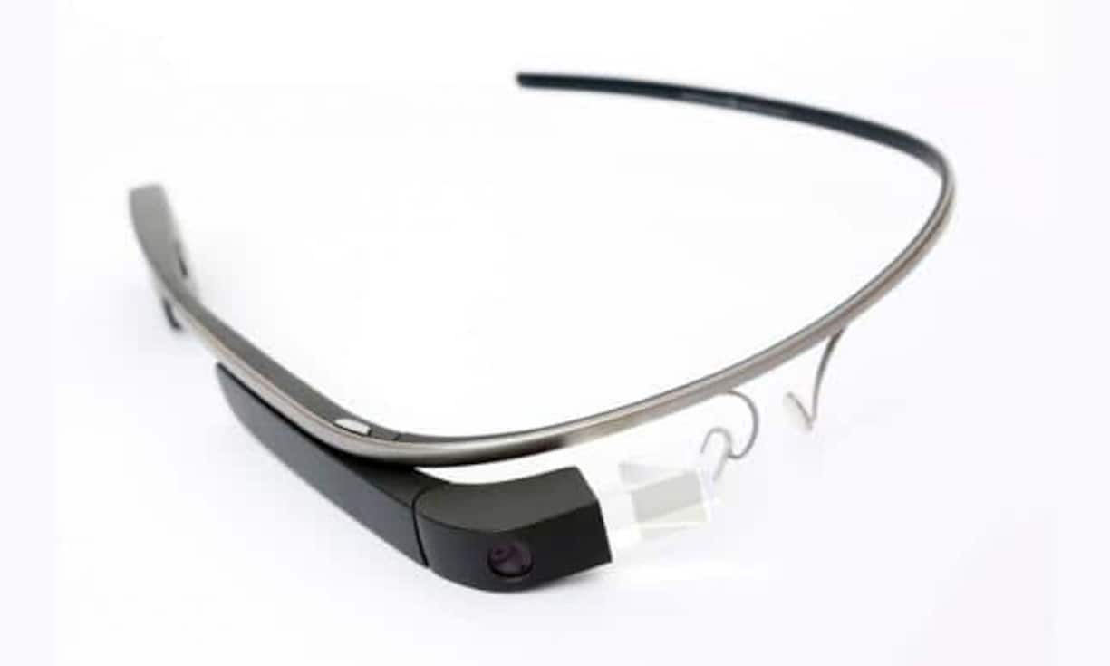 2013
«Google Glass» ist der fundamentalste Schritt zu «augmented reality» – und sorgt gleichzeitig für Bedenken um Privatsphäre und Überwachung. Bilder: wikimedia & zvg