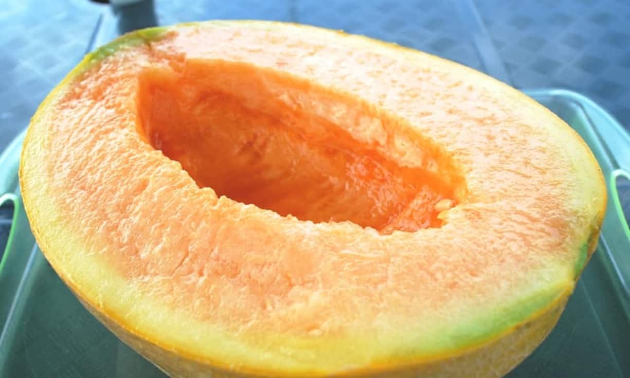 Die Yubari-Honigmelone ist die teuerste Frucht unter den Delikatessen (3200 Franken pro Kilo). Die Melone kommt aus der japanischen Stadt Yubari nahe Sapporo. Eine weitere japanische Melone, die Densuke-Wassermelone, wird für 750 Franken pro Kilo gehandelt. Die schwarzen Melonen sind wegen ihrer Süsse beliebt.