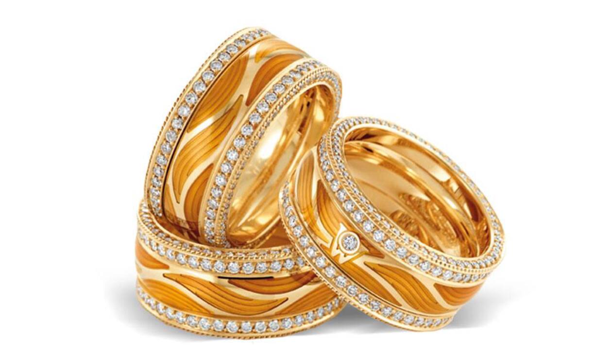 Graziös: Zum 120-Jahr-Jubiläum kreiert die Pforzheimer Schmuckmanufaktur Wellendorff diesen anmutigen Ring. Das warme Gelb des Citrins lässt die Diamanten mysteriös leuchten. Daneben entfaltet sich das Wellendorff-Email in den gleichen Goldnuancen wie das Citrin zwischen dem handgravierten Gelbgold. Wellendorff, Ring, 30 200 Franken.