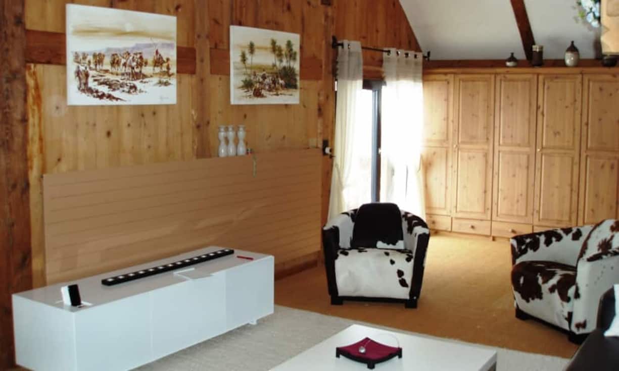 Umgeben von Wander- und Skigebieten kann zu jeder Jahreszeit sportliche BetÀtigung nachgegangen werden. Der Preis: 2,1 Millionen Franken.