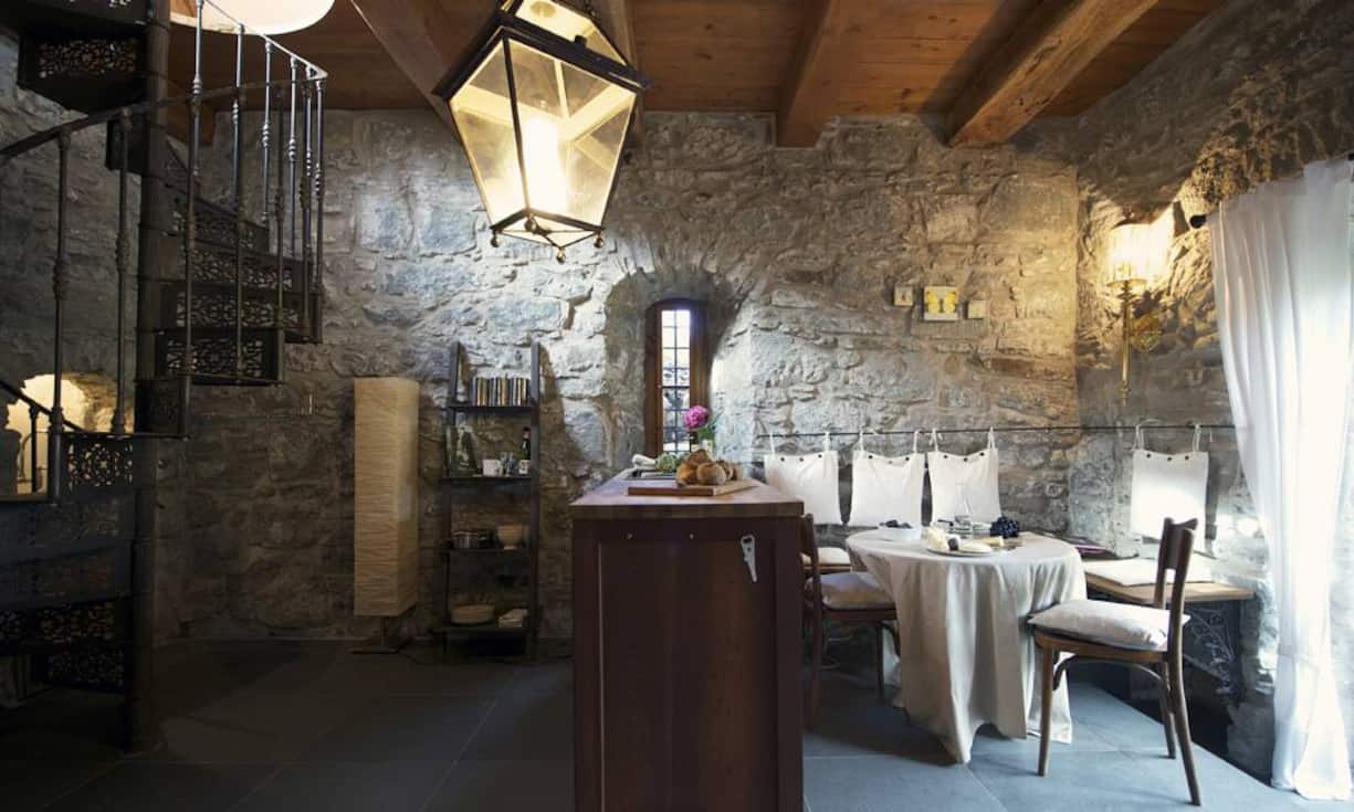 ...wurde der Charakter des Käsehauses beibehalten, indem keinerlei Raumtrennungen vorgenommen wurden.