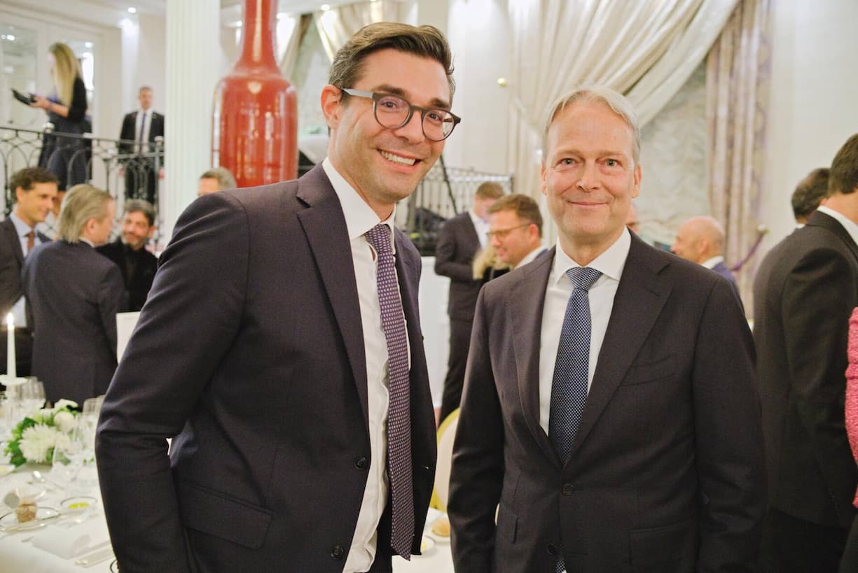 Jens Vollmer; Ton Buechner.