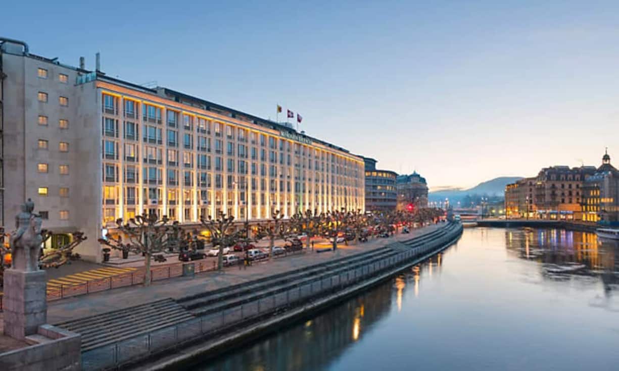 Rang 10: Mandarin Oriental Geneva, Genf. Das zeitgemäss elegante Stadthotel beweist ein gutes Gespür für den Standort Genf und verbessert sich um drei Ränge zum Vorjahr. Zur Ermittlung der besten Hotels hat BILANZ 120 führende Schweizer Hoteliers befragt, Hoteltests durchgeführt, Wertungen von Fachguides und Testportalen einbezogen und Erfahrungen von Reiseprofis und Hotelkennern berücksichtigt.