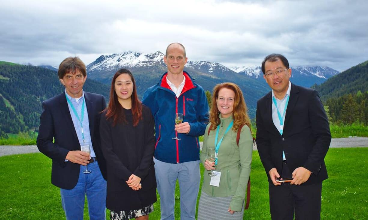 Auf dem Zauberberg:
Ton van der Laan, Chairman of the Supervisory Board, UTZ;
Michelle Cheong, Autorin, Eastern Trade Media;
Daan de Vries, Innovatin & Technology Director, UTZ;
Marleen New, Senior Director of Global Partnerships, Heifer International;
Kenneth Tan, Eastern Holdings Limited