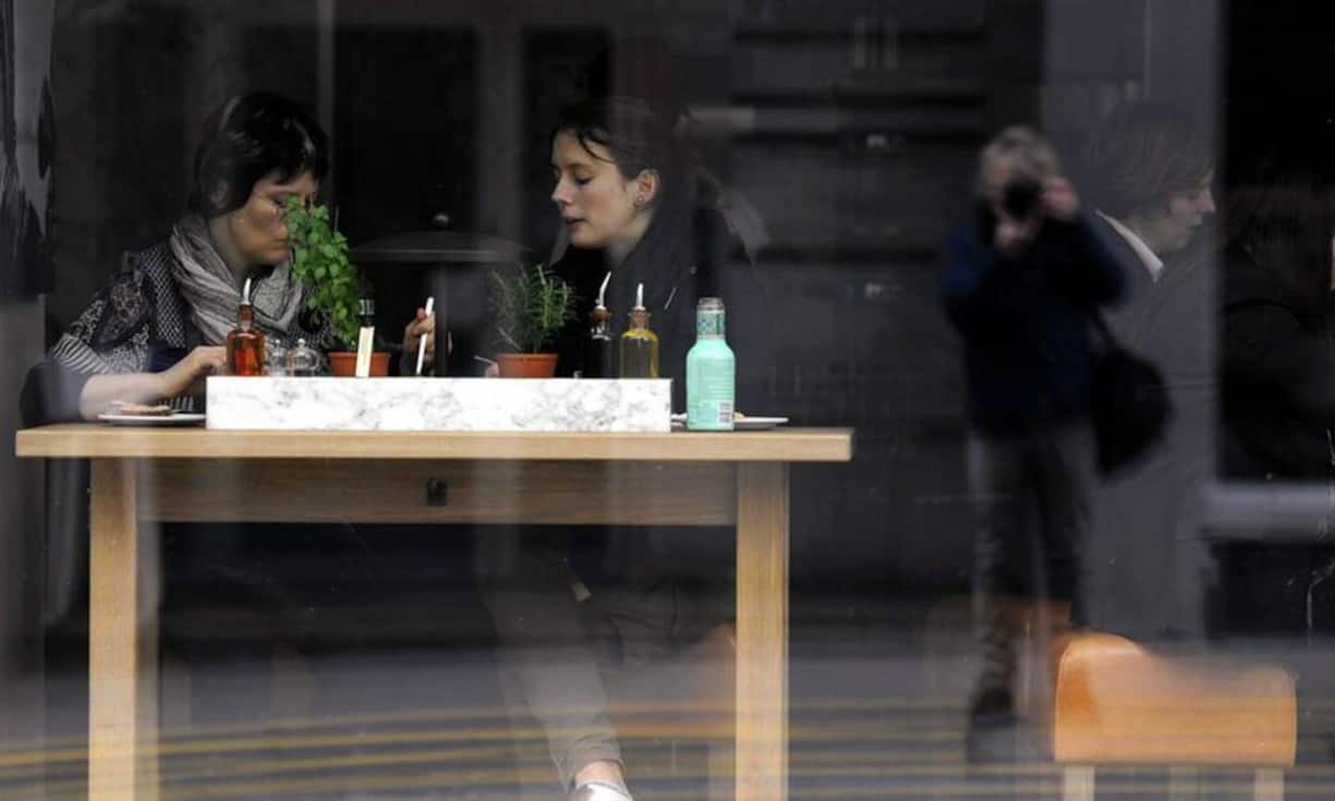 71 Prozent verpflegen sich am Mittag auswärts, 35 Prozent der Befragten kochen nie ein Mittagessen.