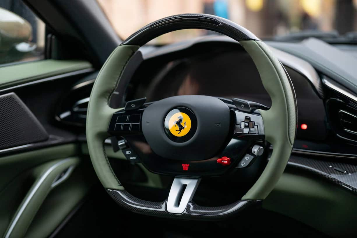 Das Lenkrad der Purosangue hat mehr Knöpfe als der Controller einer Playstation.