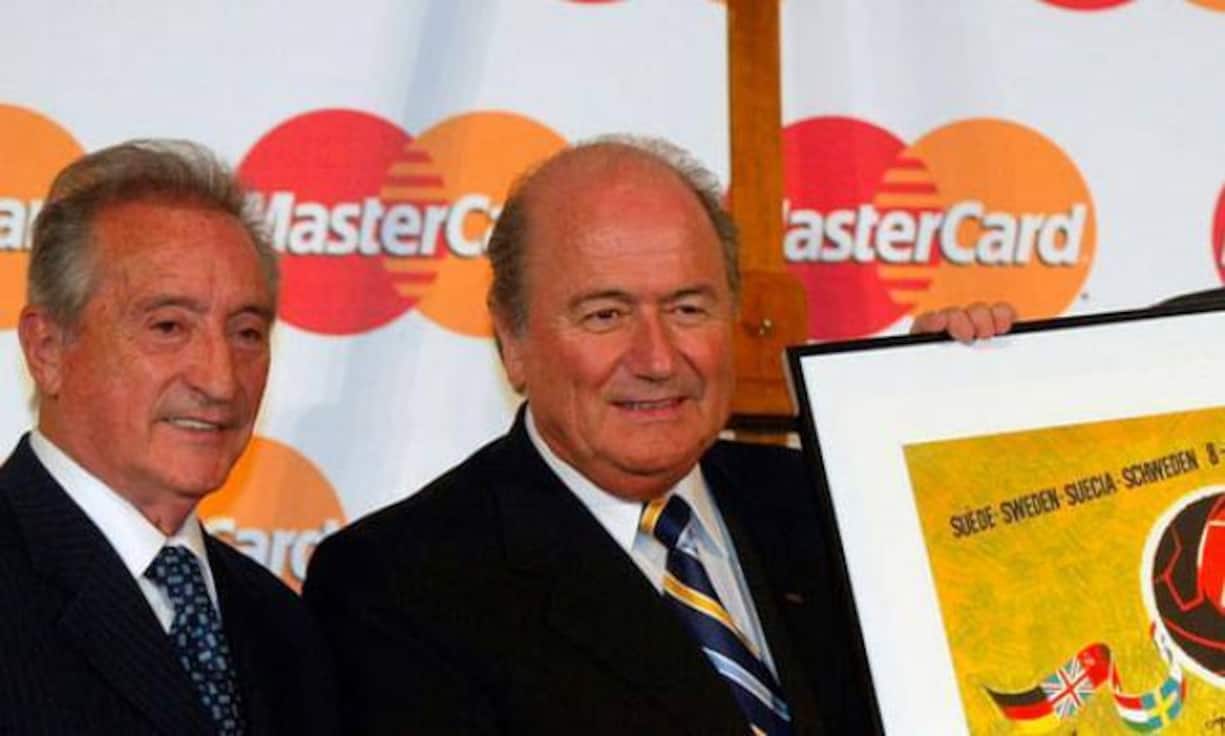 Eugenio Figueredo (l.): Scharte beste Freunde um sich.