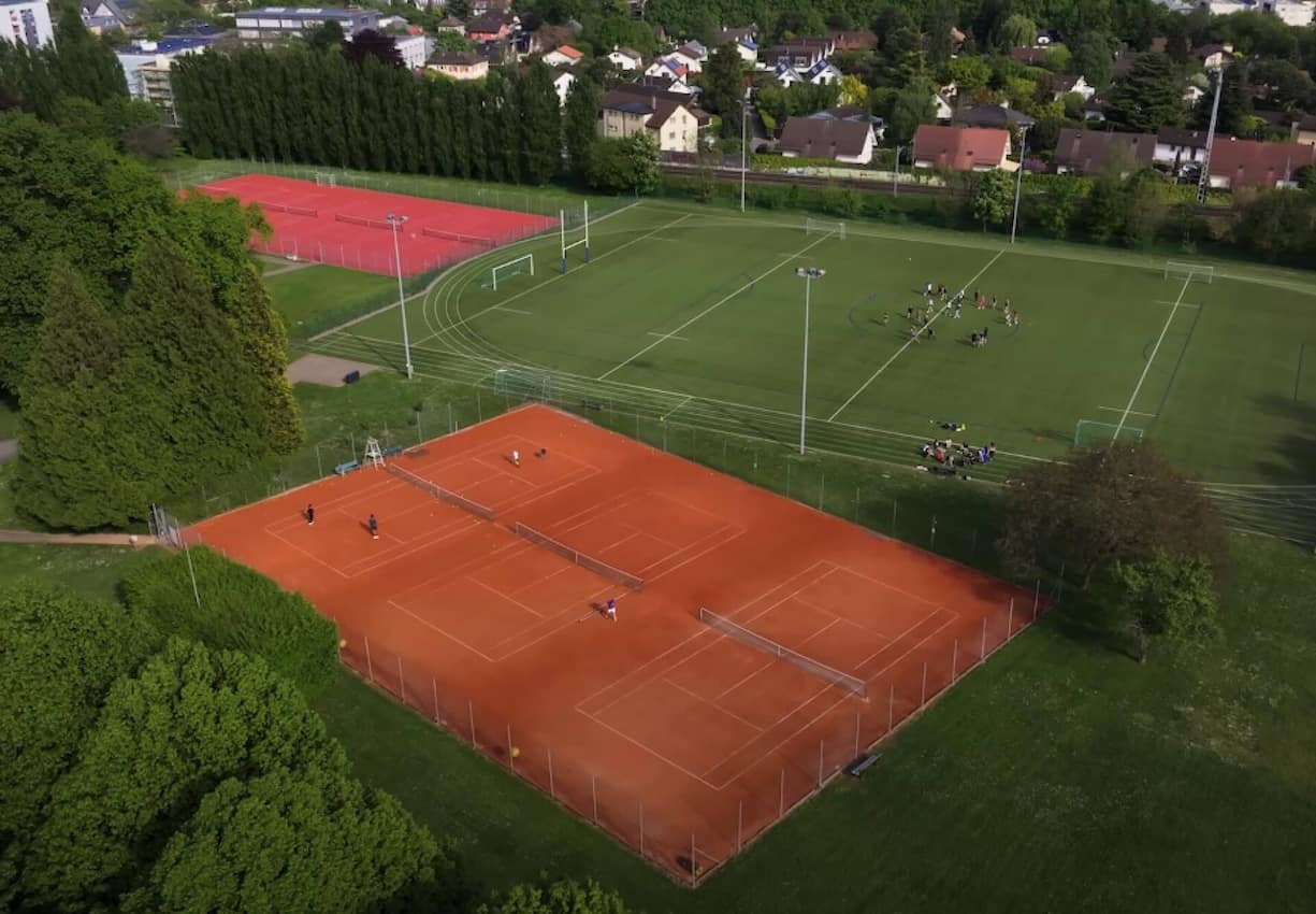 Die Jugendlichen müssen einmal pro Tag Sport machen.