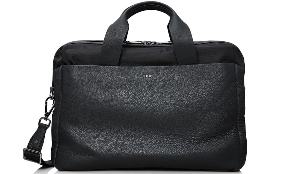 Patchwork:  JoopDie Mischung aus Glattleder mit Nylon-Anteil gibt dieser handlichen Aktentasche einen edlen und zugleich sportlichen Touch. Dank unterschiedlicher Fächer für Laptop, Kugelschreiber, Portemonnaie und Wertsachen ist sie auch ein Organisationswunder.  Preis: 495 Franken.