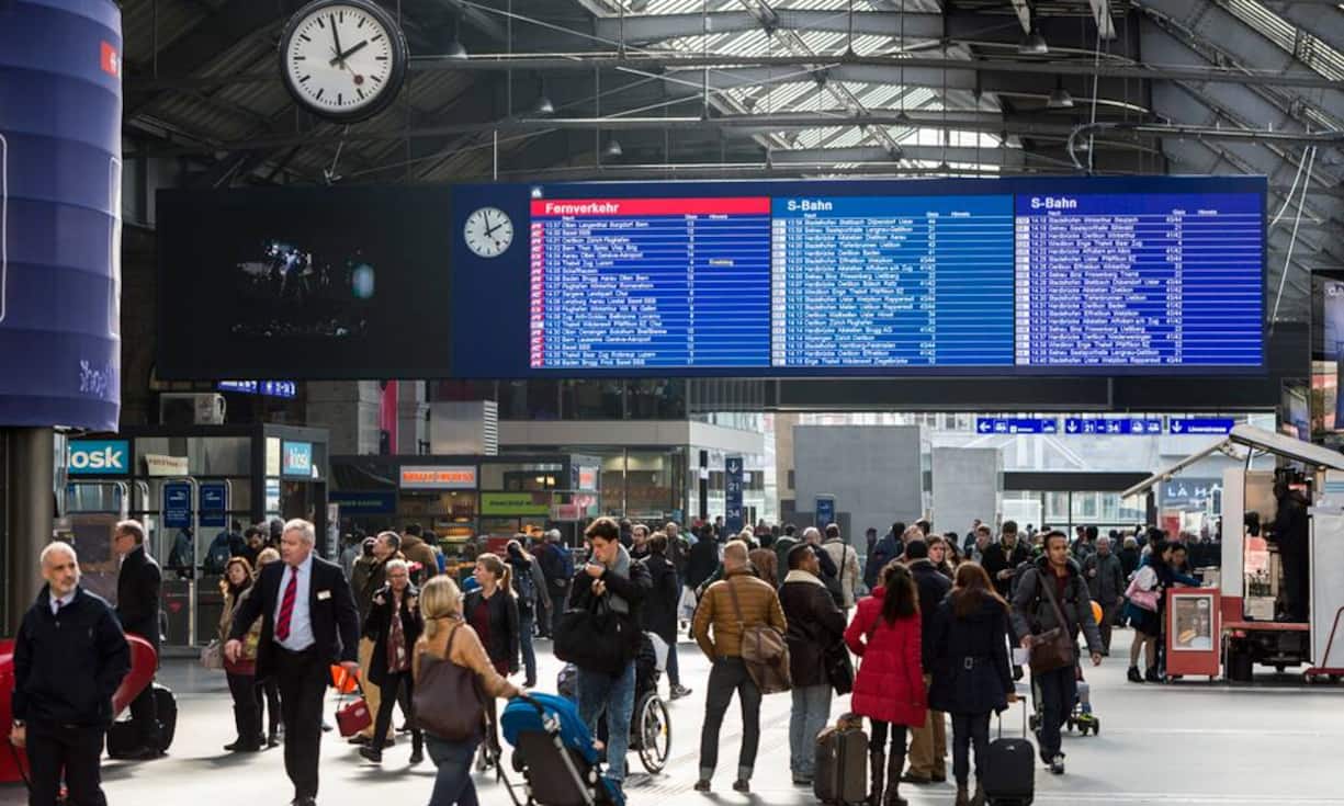 SBBService public: Leistungsvereinbarung für ein definiertes Infrastrukturangebot, Konzession für Personenfernverkehr sowie Ausführung von Bestellungen im Regional- und Güterverkehr.Abgeltung des Service public: Infrastrukturbeiträge vom Bund sowie Abgeltungen für den Regionalverkehr durch Bund und Kantone und für einzelne bestellte Güterverkehrsleistungen durch den Bund.