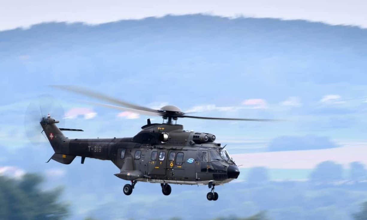 Beim verunfallten Helikopter handelt es sich um einen Super Puma.Bilder: Blick/Webcam/Keystone