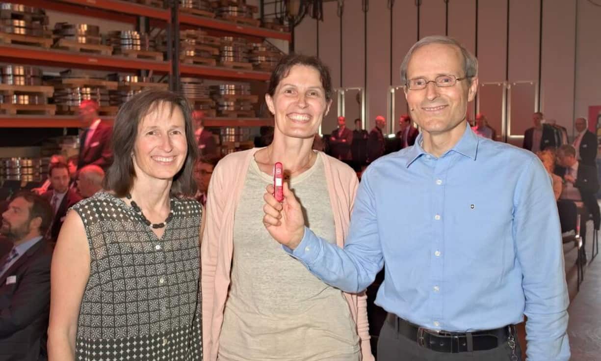 Marlies Huber, Stiftungspräsidentin Carl + Elise Elsener-Gut Stiftung;
Helen Wyss, Verwaltungsrätin, Victorinox AG;
Carl Elsener, Verwaltungsratspräsident & CEO, Victorinox AG
(sie sind alle drei Geschwister)