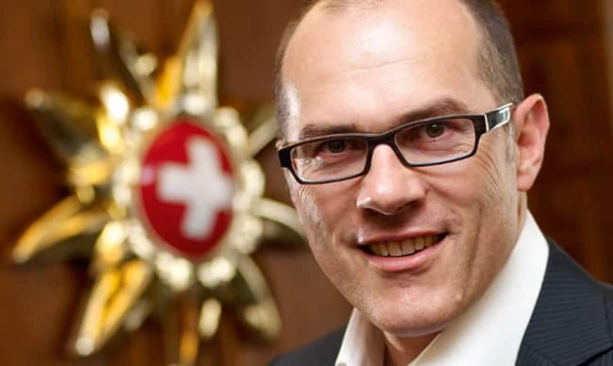 Jürg SchmidChef Schweiz TourismusJürg Schmid hat als Direktor von Schweiz Tourismus vom Bundesrat den Auftrag, die Schweiz als Ferienland zu vermarkten. 240 Mitarbeiter und ein Budget von 100 Millionen Franken stehen ihm dafür zur Verfügung.Ben Huggler