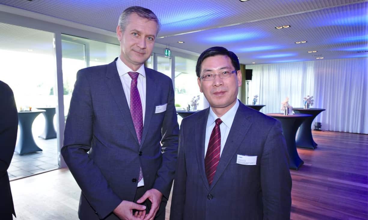 Patrik Kerler, KPMG AG;
Fangcai Cai, Embassy of the people's republic of China in Switzerland
