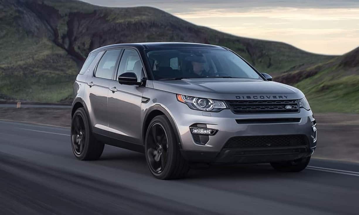 Land Rover erneuert jenes Modell,  das den Defender Ende der 80er Jahre eigentlich beerben sollte. Der 4,97 Meter messende Discovery 5 wird wohl der beste und begehrenswerteste «Landy» sein, den  man ab April 2017 kaufen kann – trotz seines seifigen Designs. Denn alles andere ist wirklich state of the art – die Rücksitze beispielsweise lassen sich per Smartphone umklappen. Dazu kommt ein intelligentes Allradsystem, das  selbst Beat Bünzli auf den Everest bringt. Ab 56'800 Franken.