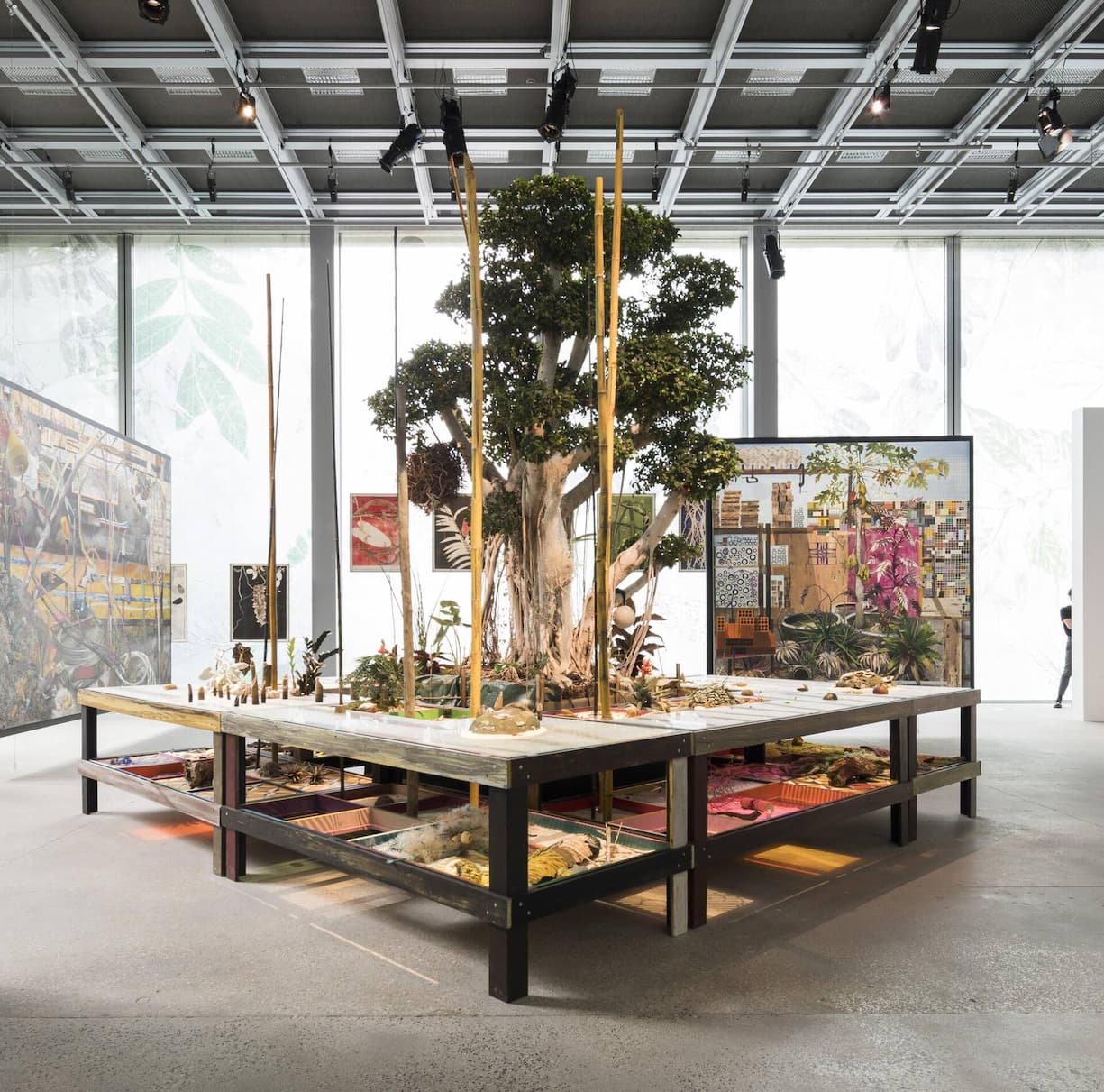 Eröffnet wird mit 600 Werken aus der Sammlung, darunter Arbeiten von Luiz Zerbini ...