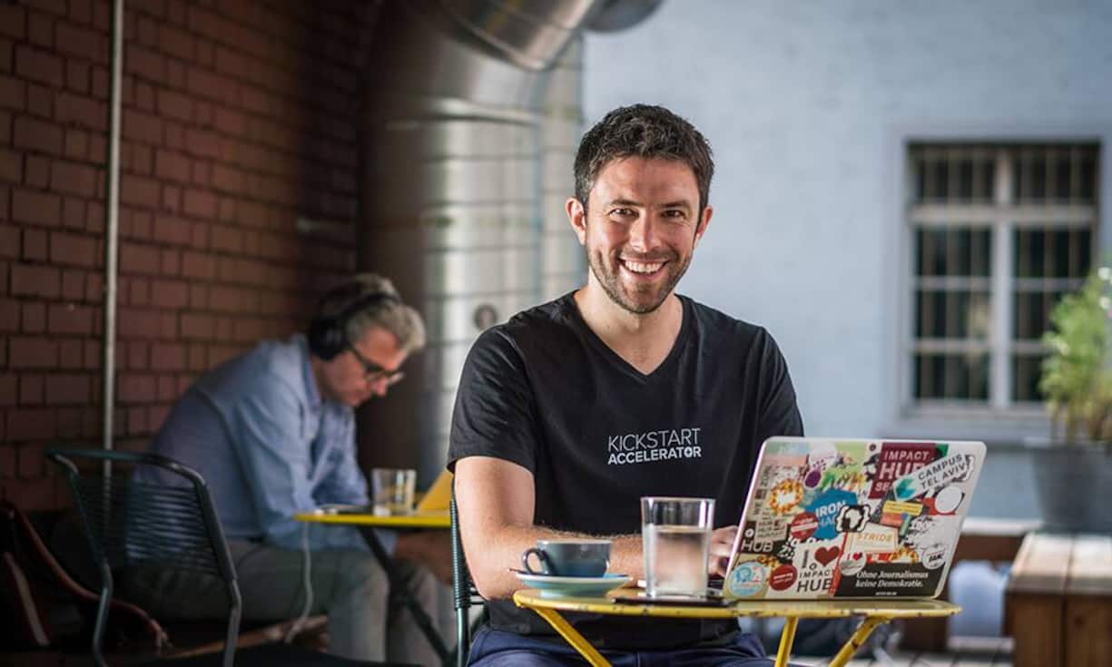 Die Enabler:Christoph Birkholz, Mitgründer und Geschäftsführer Impact Hub ZürichAls Birkholz 2010 mit drei Mitgründern den Impact Hub Zürich aus der Taufe hob, war das Ziel, die Arbeitswelt in einer zunehmend digitalen Welt zu revolutionieren. Heute ist die Anzahl der Standorte auf drei angestiegen und jene der Mitglieder auf 850. Joseph Khakshouri