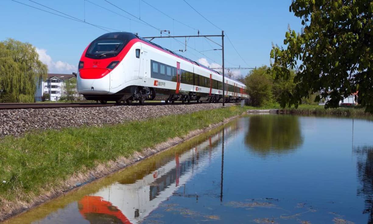 Platz 15 (neu): SBB
Die Schweizerischen Bundesbahnen sind zum ersten Mal im Ranking. Sie profitierten von ihrer App, aber auch die Eröffnung des Gotthards hat Eindruck hinterlassen.
SBB CFF FFS