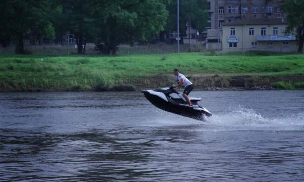 Ob beim Jetskifahren...