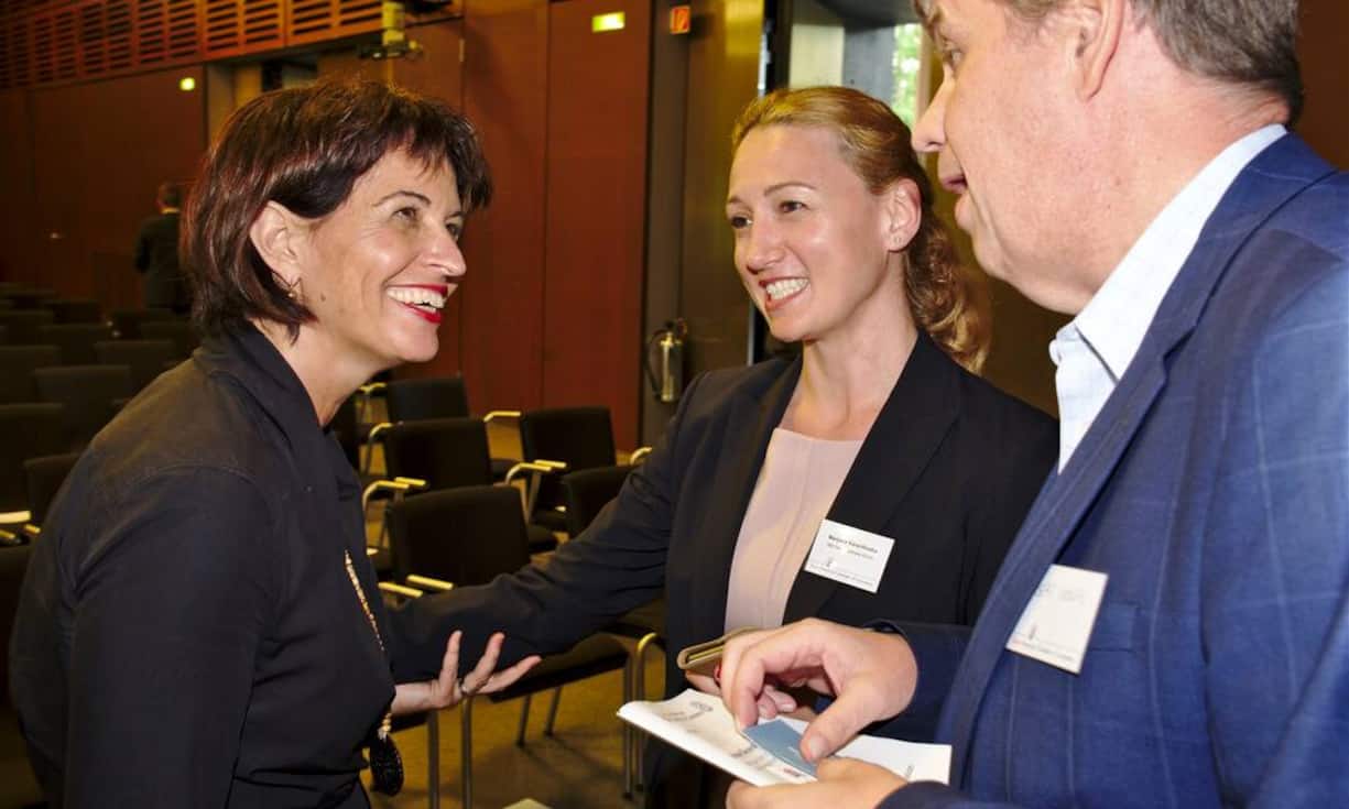 Doris Leuthard, Bundespräsidentin;
Marijana Karanfiloska, SBS Swiss Business School;
